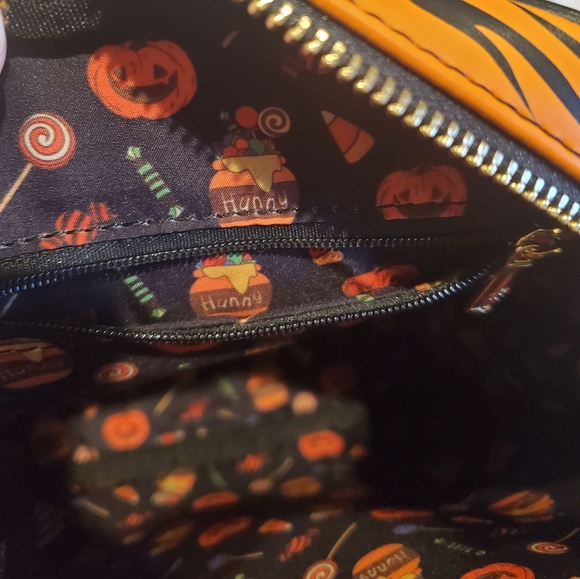 Loungefly Disney Winnie The Pooh Tigger Vampire Passport Crossbody Bag Cosplay - Picture 8 of 12